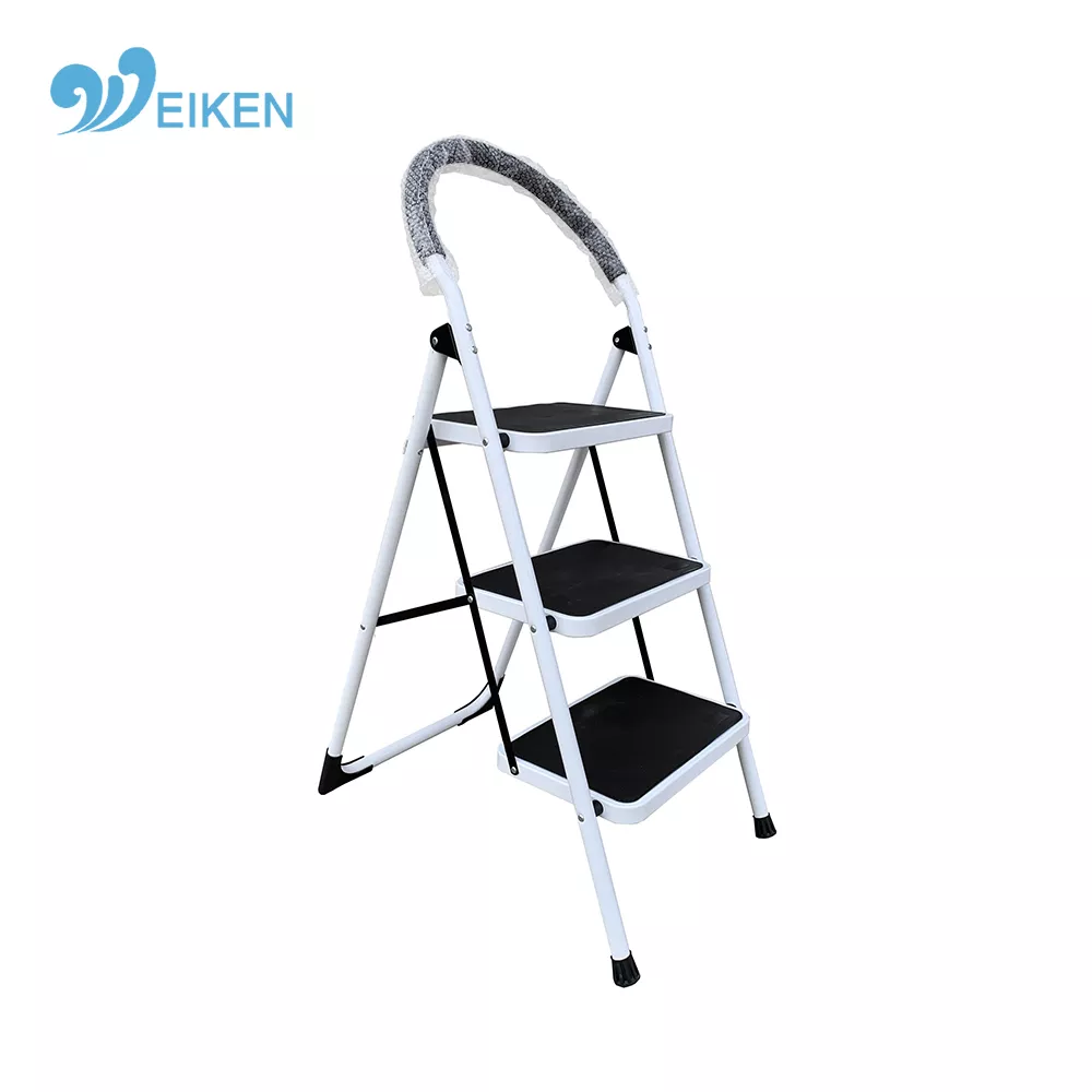 3 steps steel ladder with round handrail